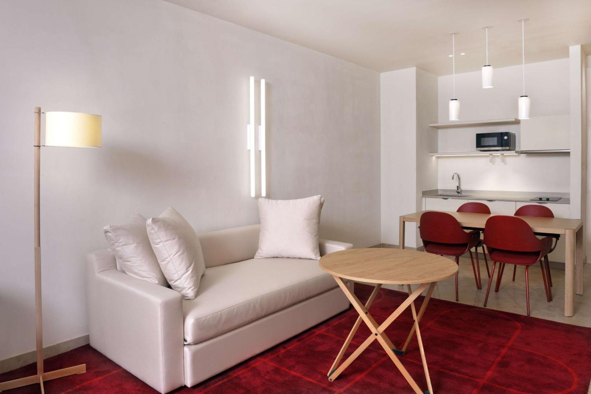 Doubletree By Hilton Ben Guerir Hotel & Residences Benguerir Exterior foto