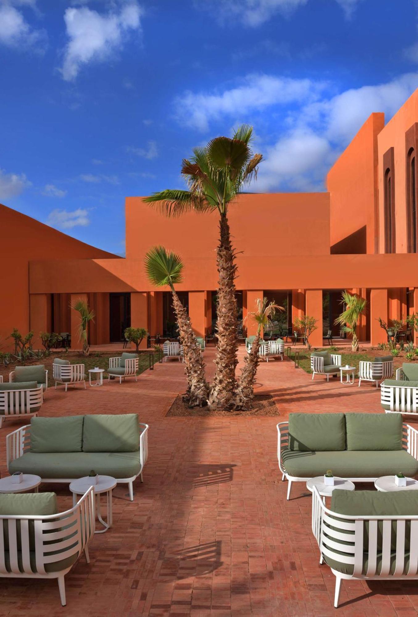 Doubletree By Hilton Ben Guerir Hotel & Residences Benguerir Exterior foto