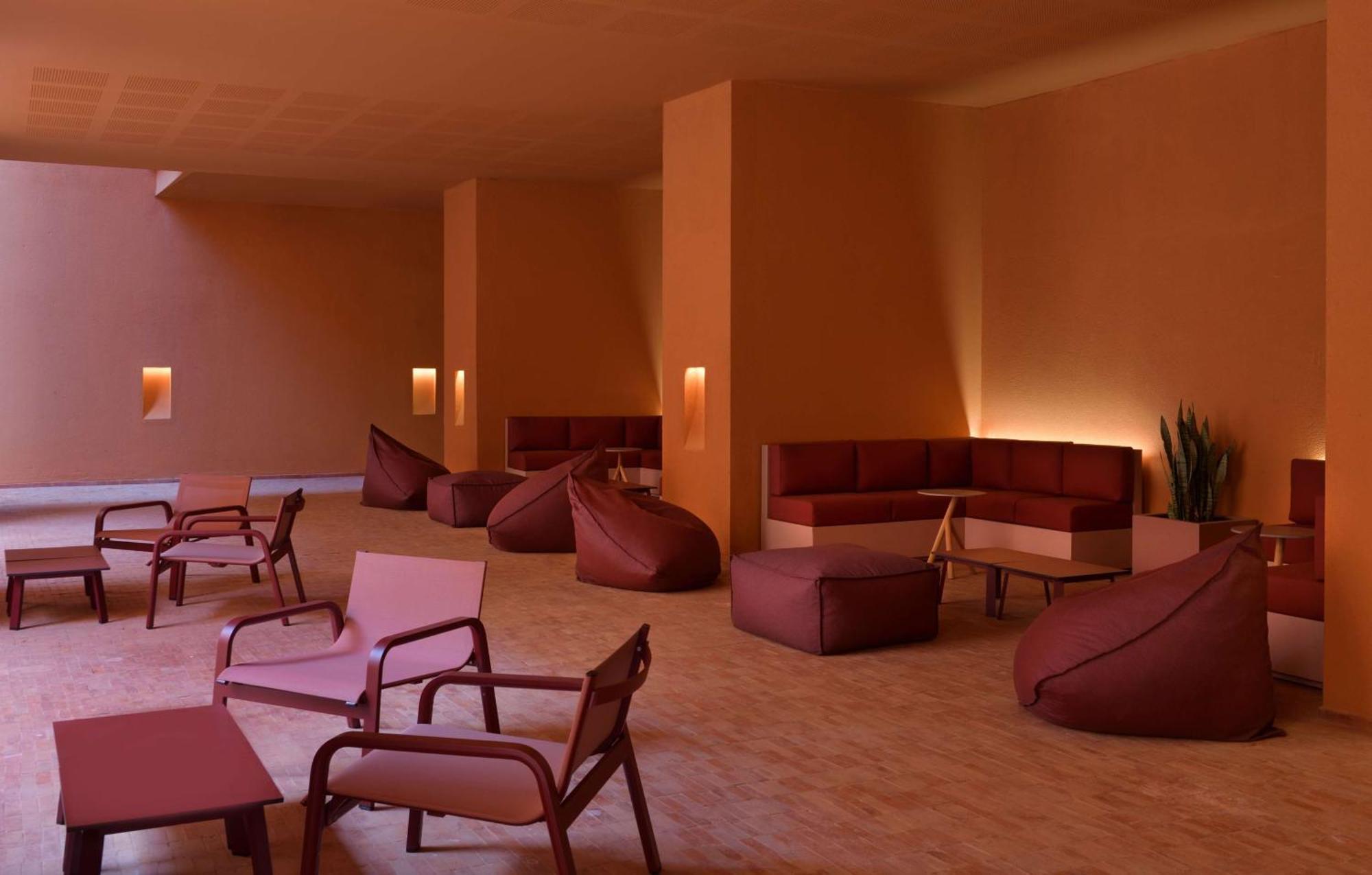 Doubletree By Hilton Ben Guerir Hotel & Residences Benguerir Exterior foto