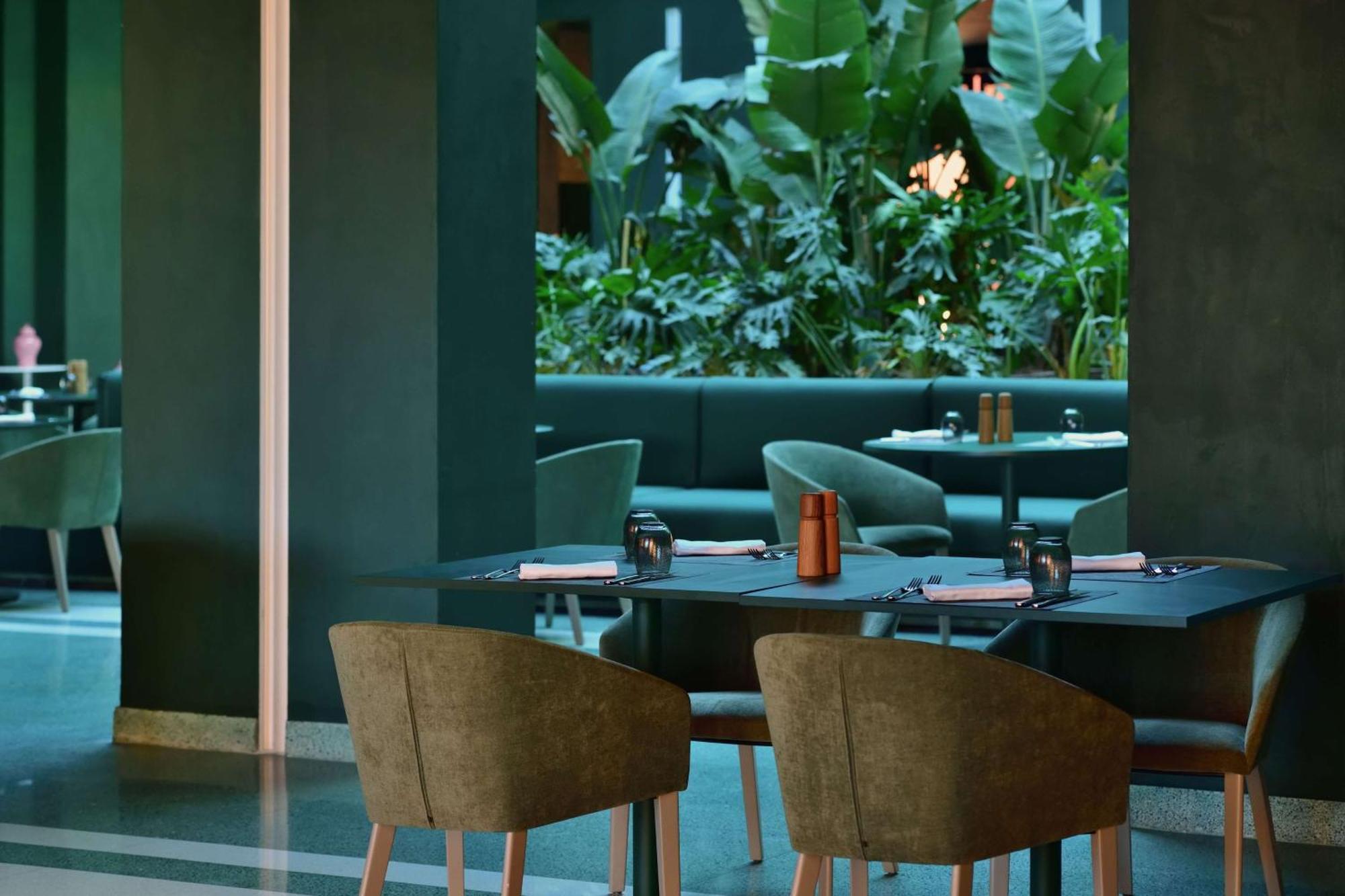 Doubletree By Hilton Ben Guerir Hotel & Residences Benguerir Exterior foto