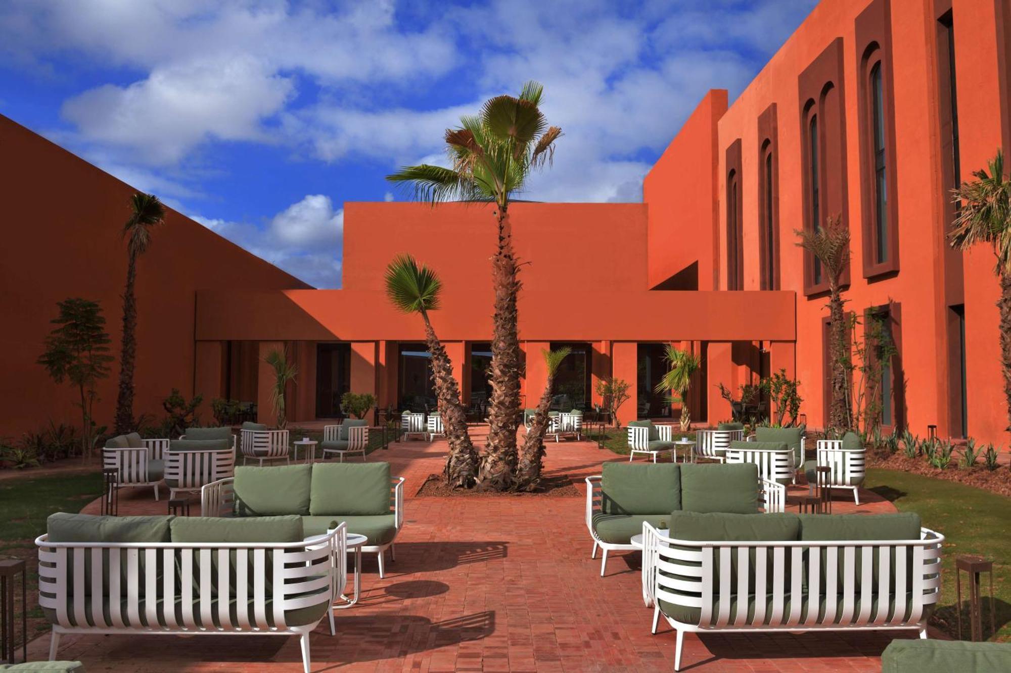 Doubletree By Hilton Ben Guerir Hotel & Residences Benguerir Exterior foto