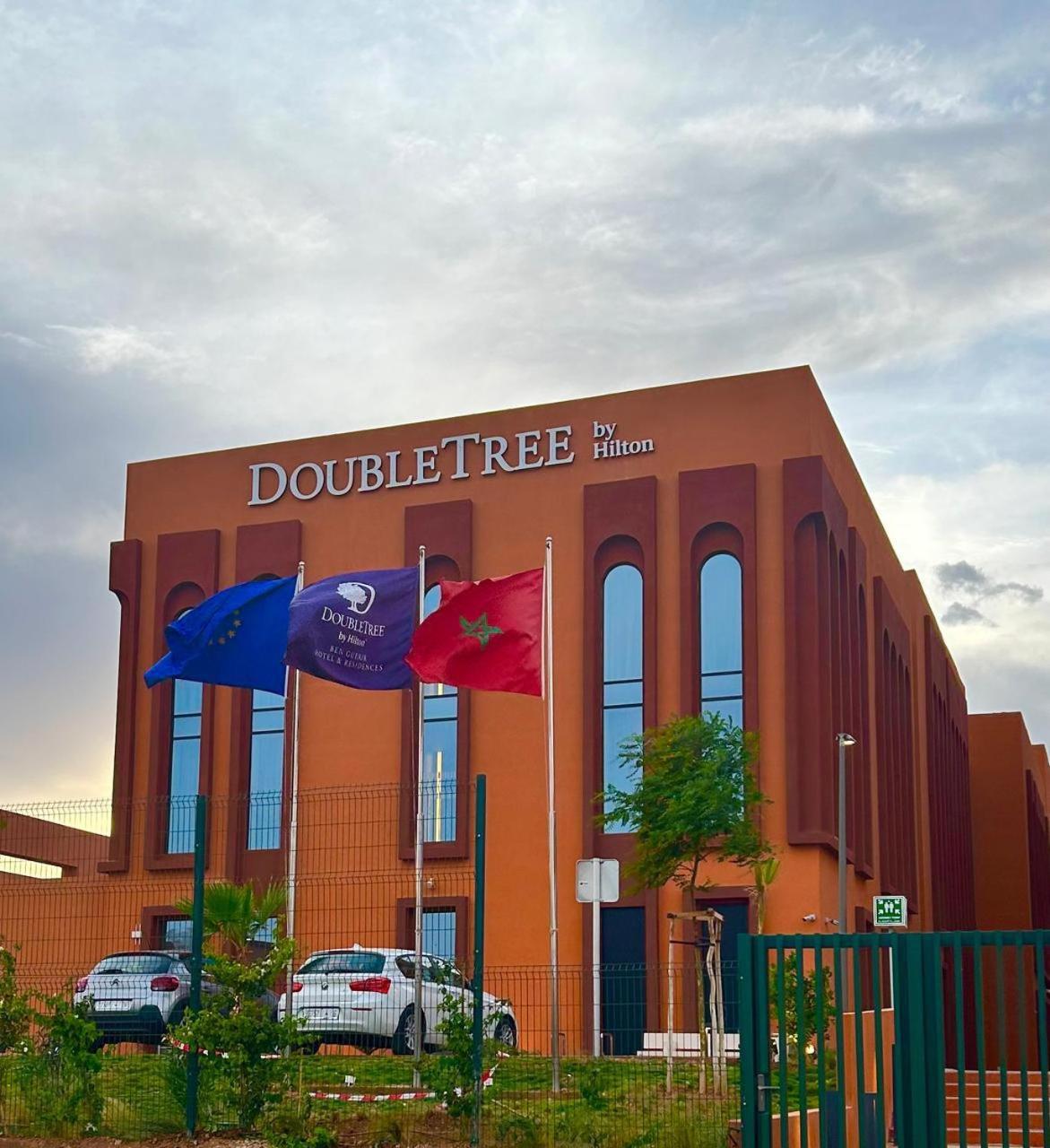 Doubletree By Hilton Ben Guerir Hotel & Residences Benguerir Exterior foto