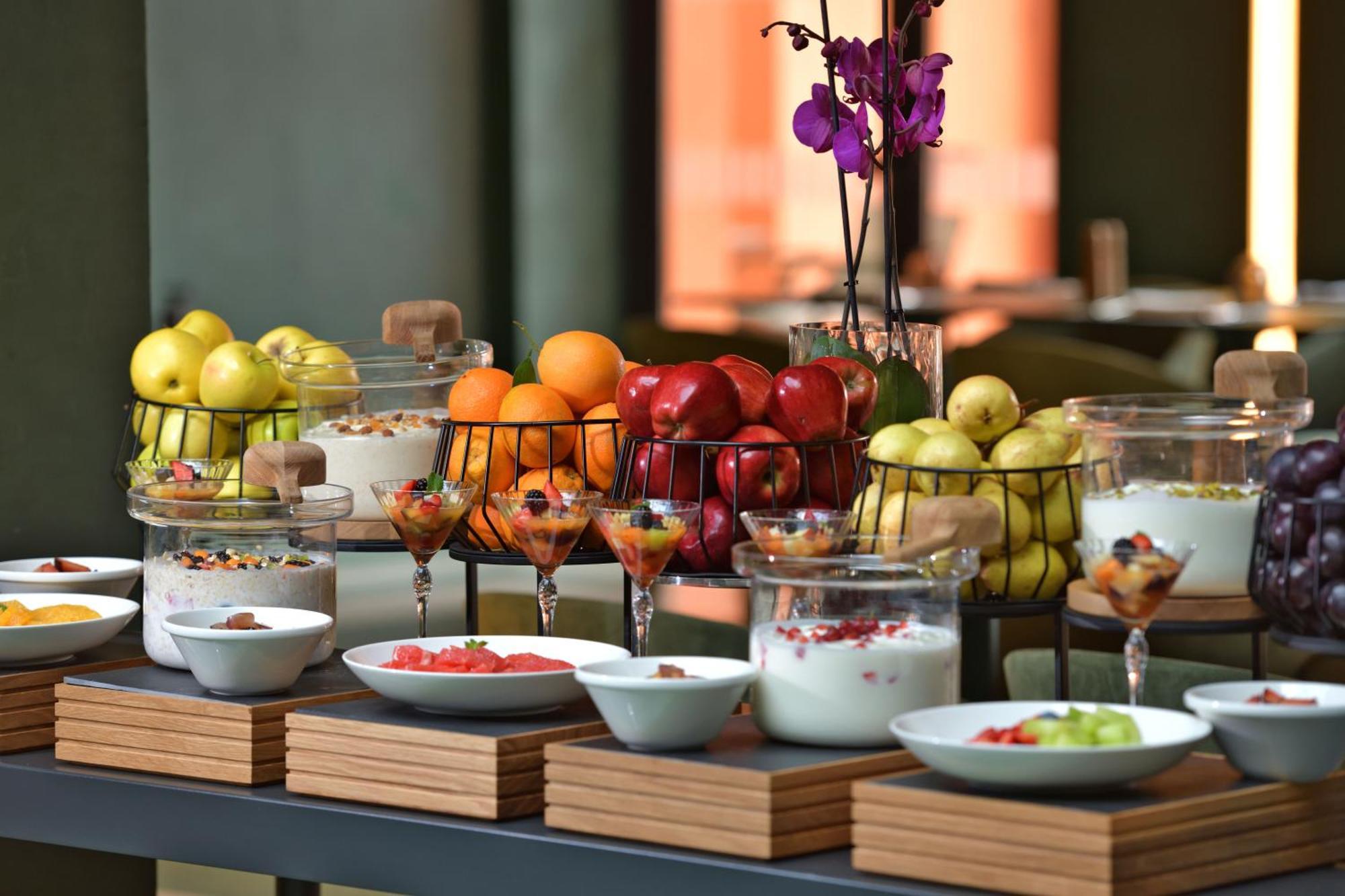 Doubletree By Hilton Ben Guerir Hotel & Residences Benguerir Exterior foto