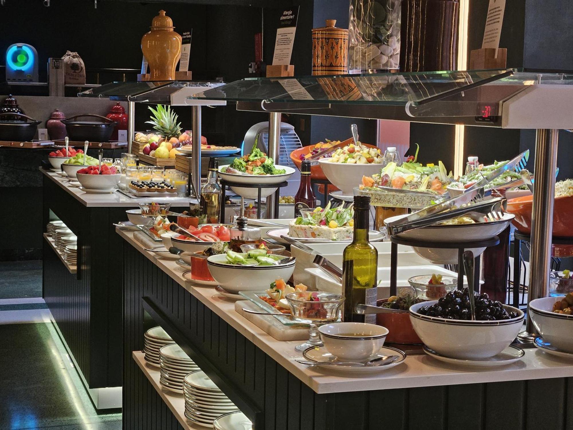 Doubletree By Hilton Ben Guerir Hotel & Residences Benguerir Exterior foto